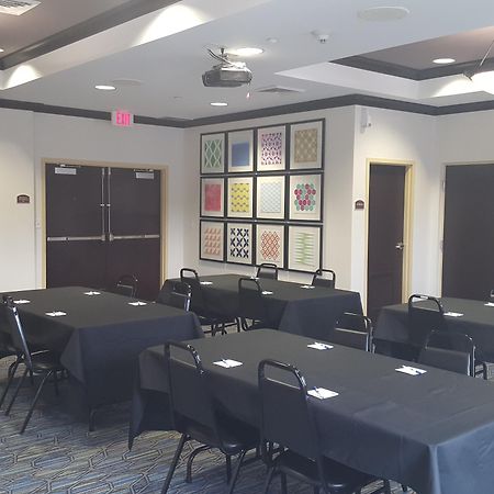 Holiday Inn Express Hotel & Suites Tampa-Usf-Busch Gardens By Ihg מראה חיצוני תמונה