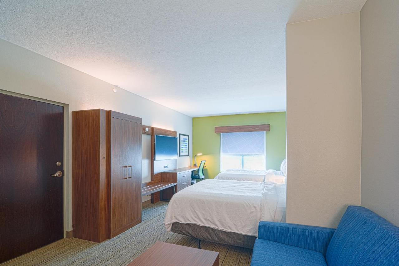 Holiday Inn Express Hotel & Suites Tampa-Usf-Busch Gardens By Ihg מראה חיצוני תמונה