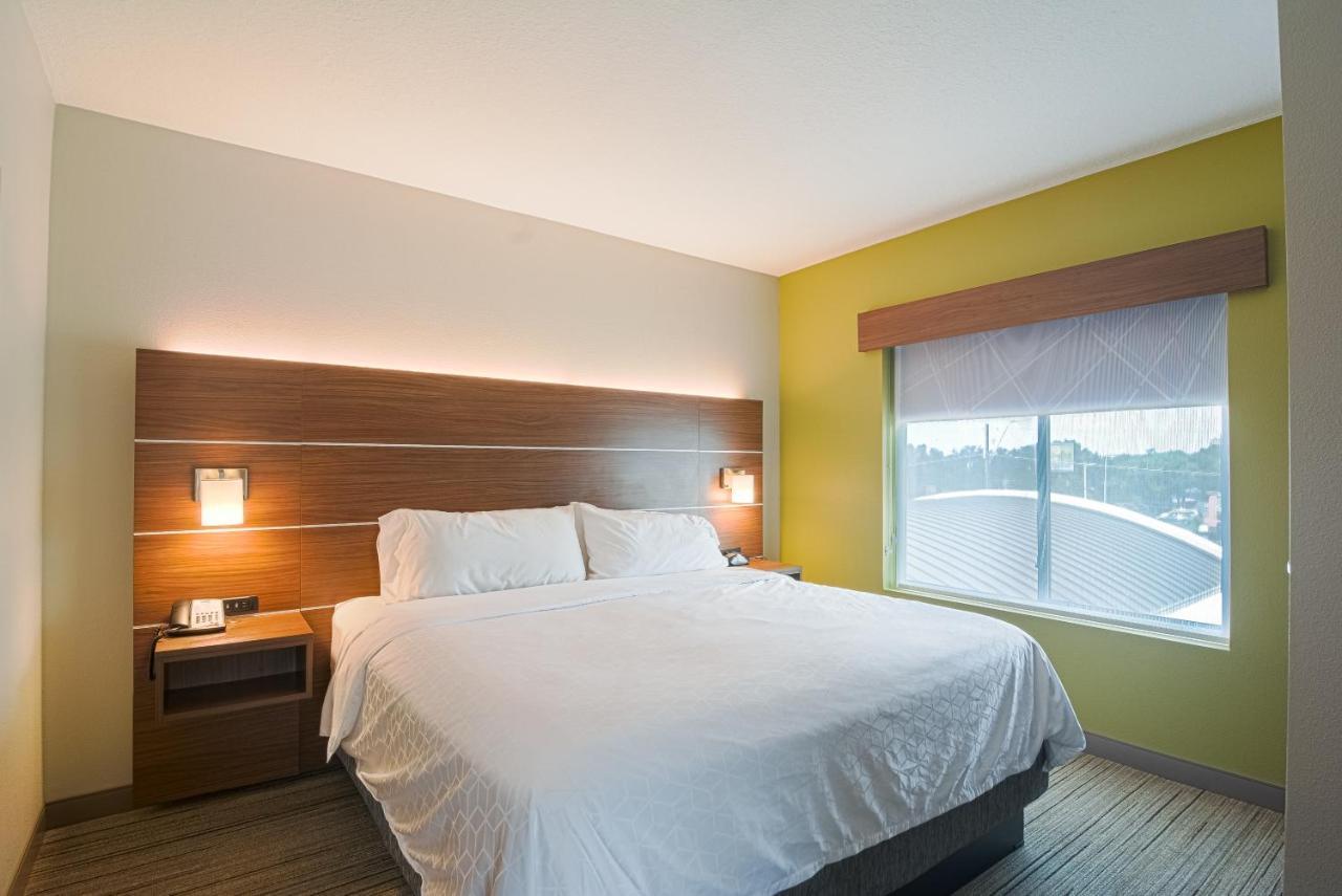 Holiday Inn Express Hotel & Suites Tampa-Usf-Busch Gardens By Ihg מראה חיצוני תמונה