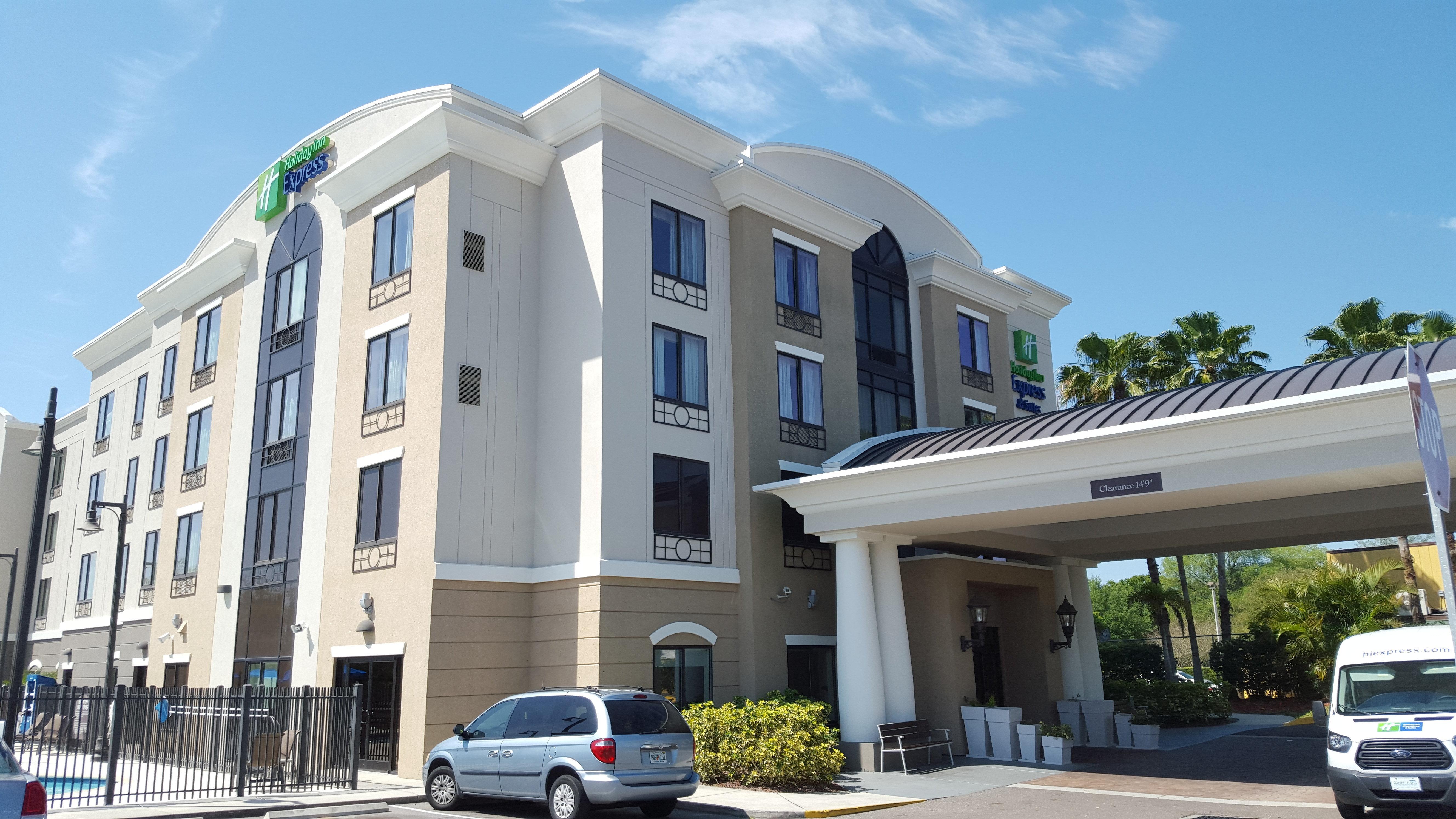 Holiday Inn Express Hotel & Suites Tampa-Usf-Busch Gardens By Ihg מראה חיצוני תמונה