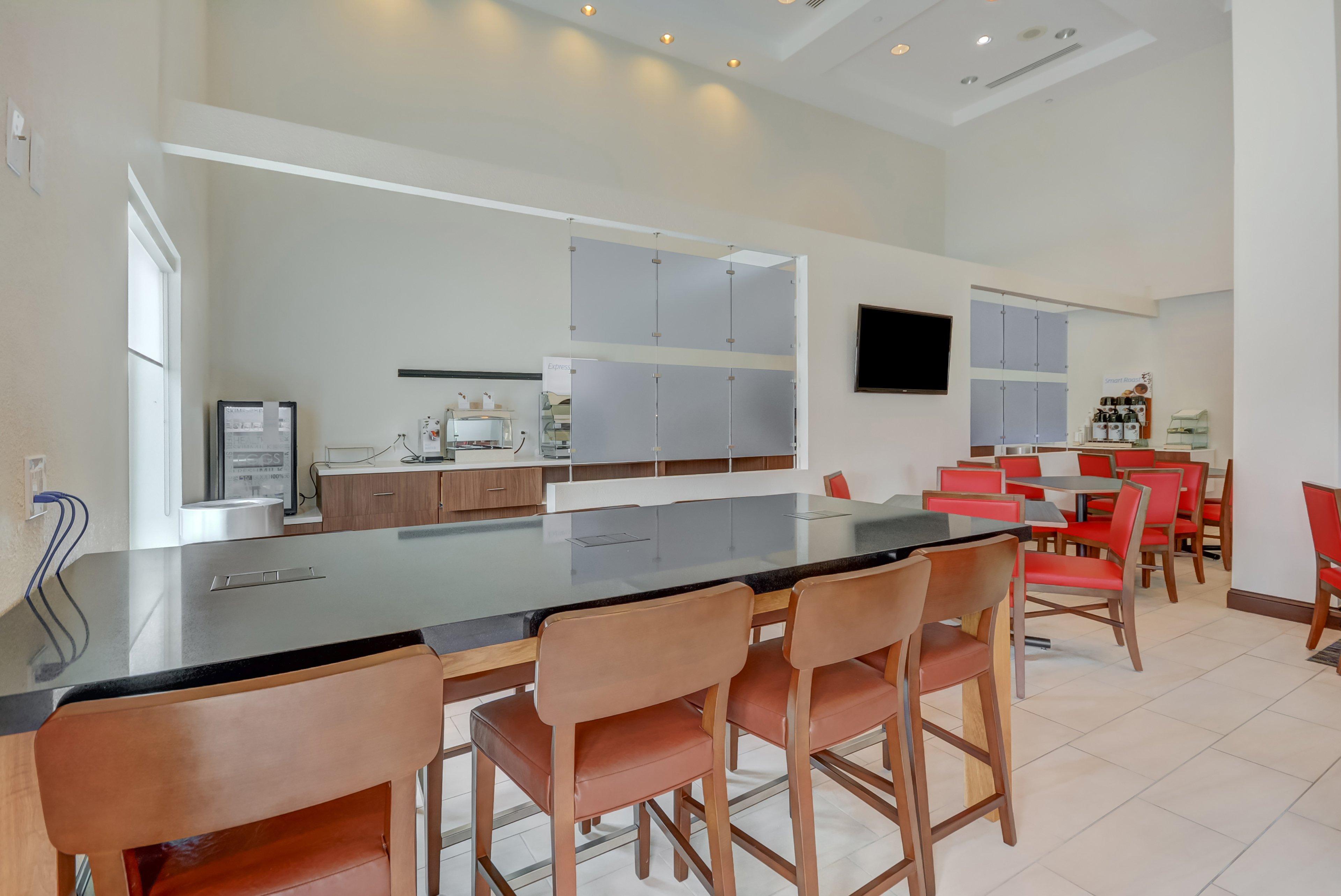 Holiday Inn Express Hotel & Suites Tampa-Usf-Busch Gardens By Ihg מראה חיצוני תמונה