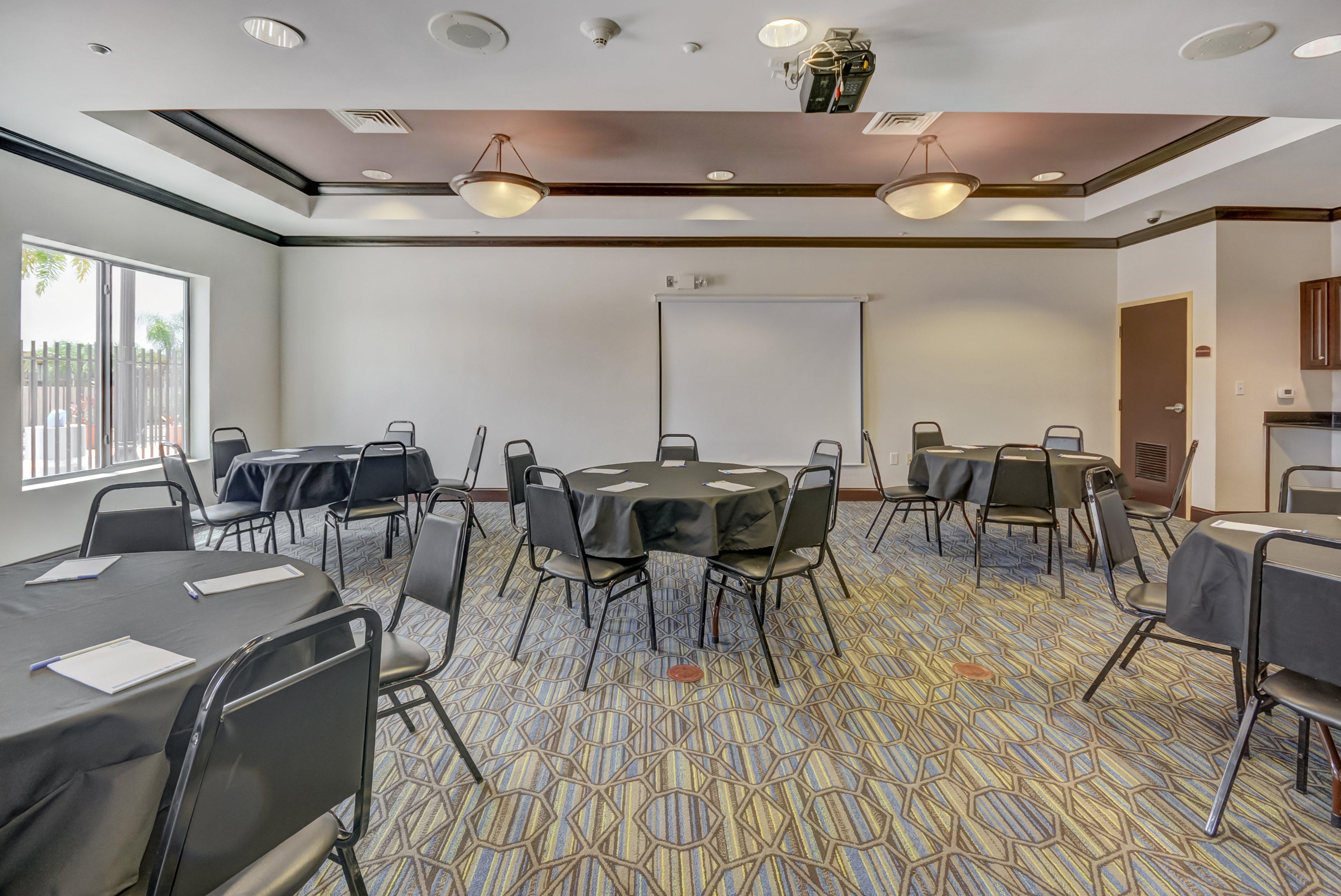 Holiday Inn Express Hotel & Suites Tampa-Usf-Busch Gardens By Ihg מראה חיצוני תמונה