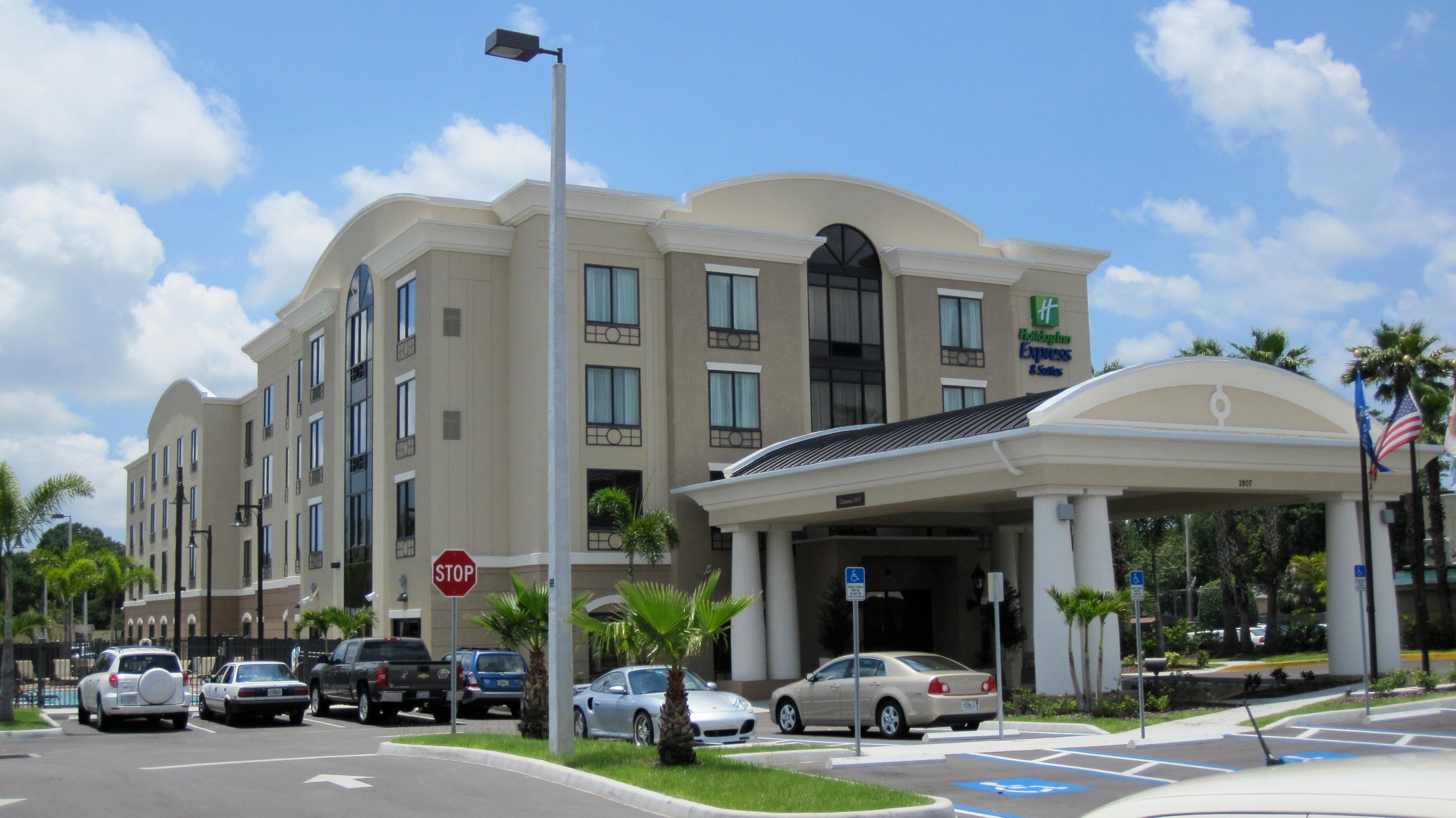 Holiday Inn Express Hotel & Suites Tampa-Usf-Busch Gardens By Ihg מראה חיצוני תמונה