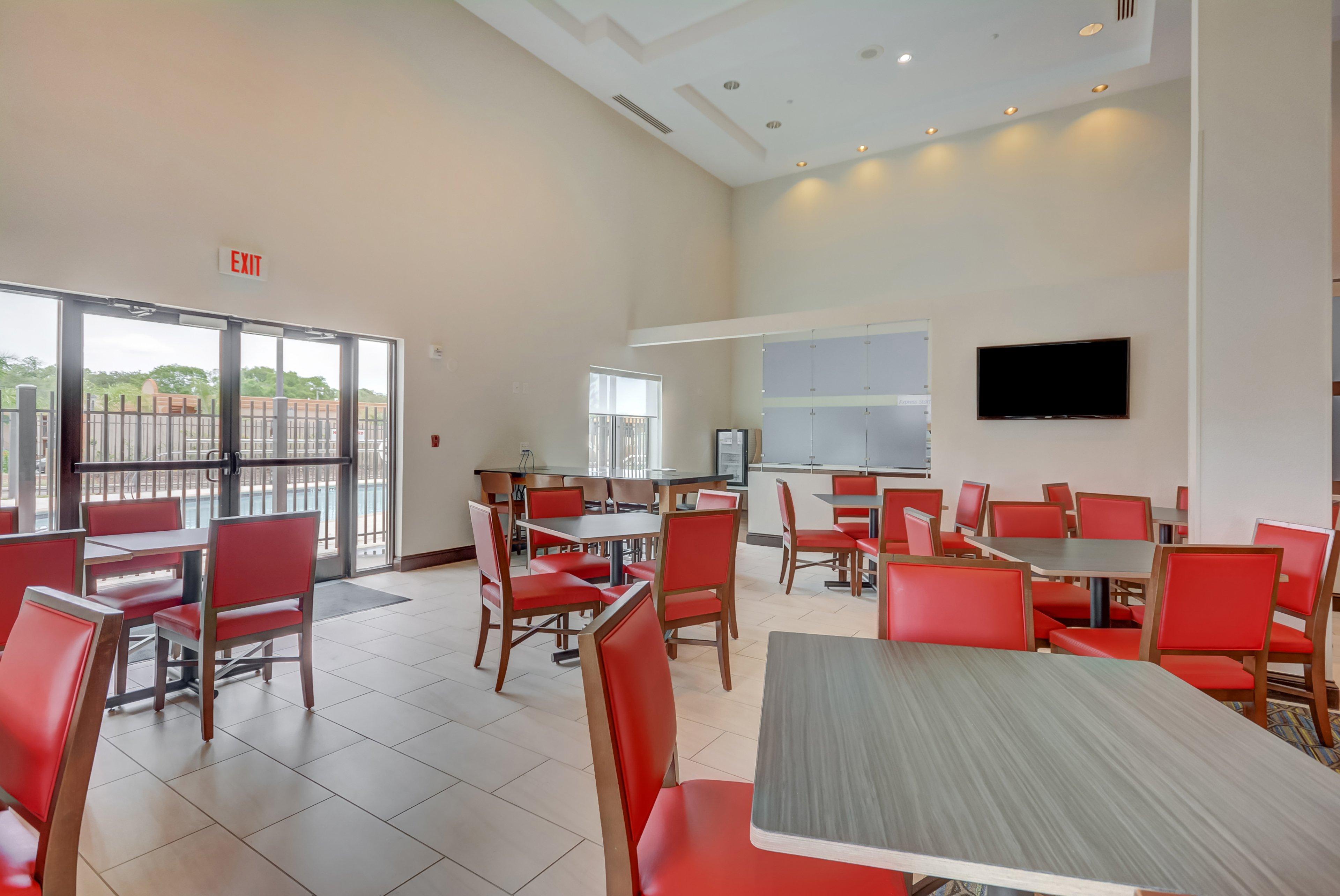 Holiday Inn Express Hotel & Suites Tampa-Usf-Busch Gardens By Ihg מראה חיצוני תמונה