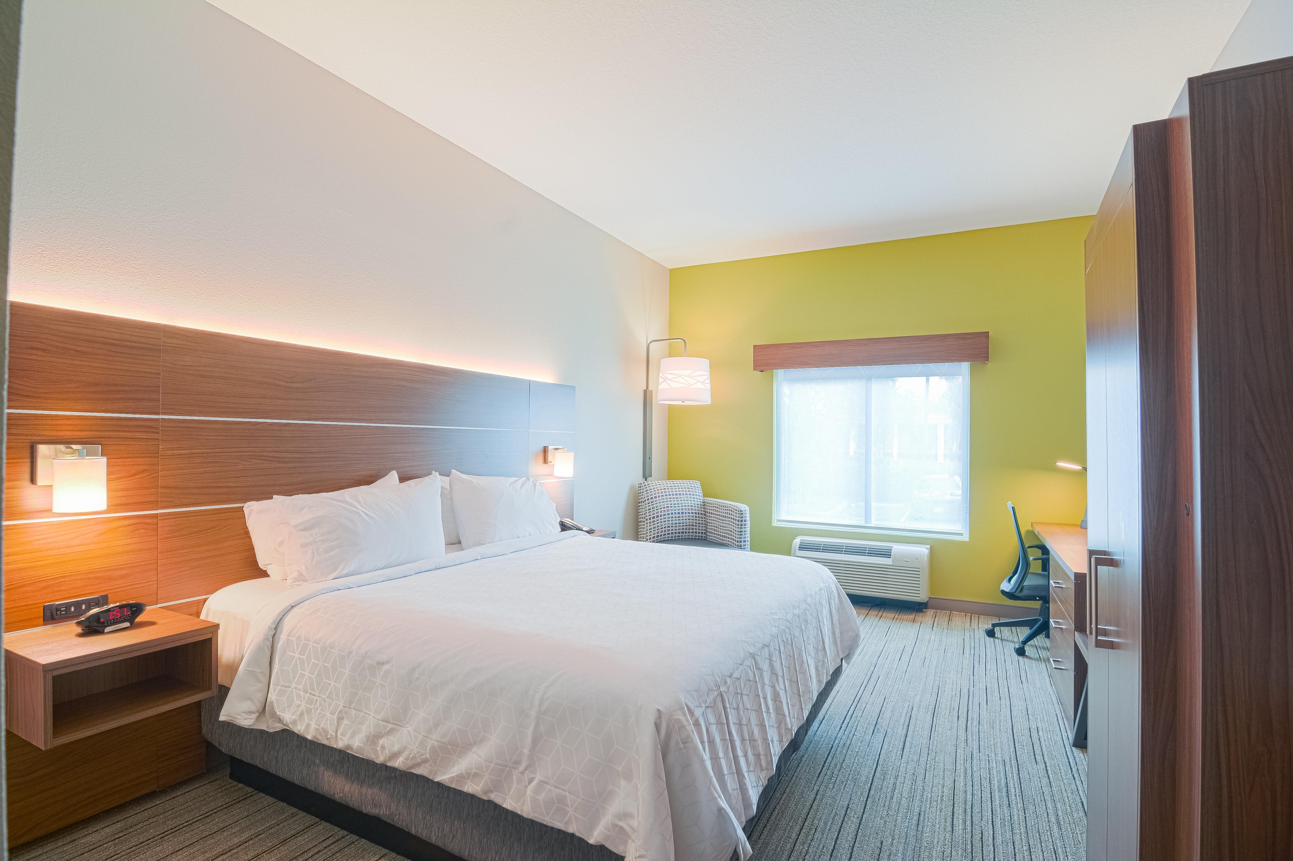 Holiday Inn Express Hotel & Suites Tampa-Usf-Busch Gardens By Ihg מראה חיצוני תמונה