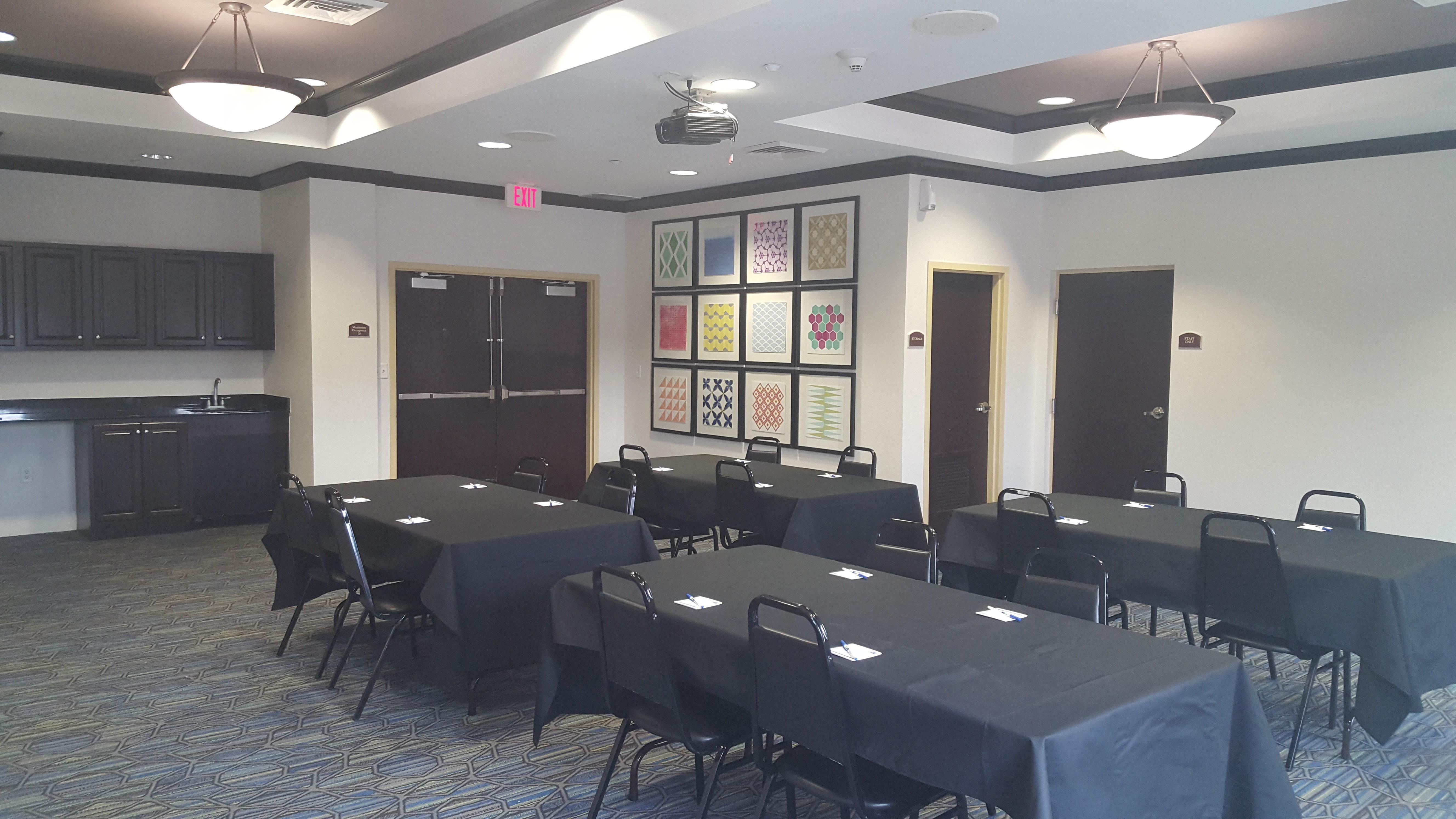 Holiday Inn Express Hotel & Suites Tampa-Usf-Busch Gardens By Ihg מראה חיצוני תמונה