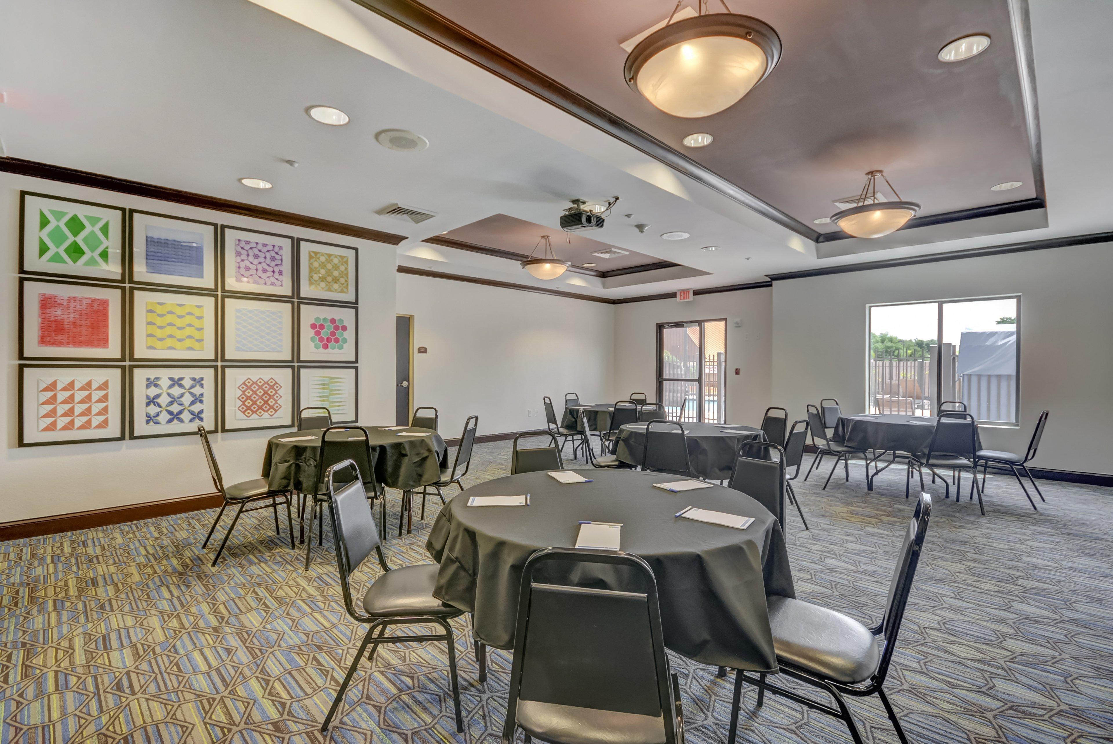 Holiday Inn Express Hotel & Suites Tampa-Usf-Busch Gardens By Ihg מראה חיצוני תמונה