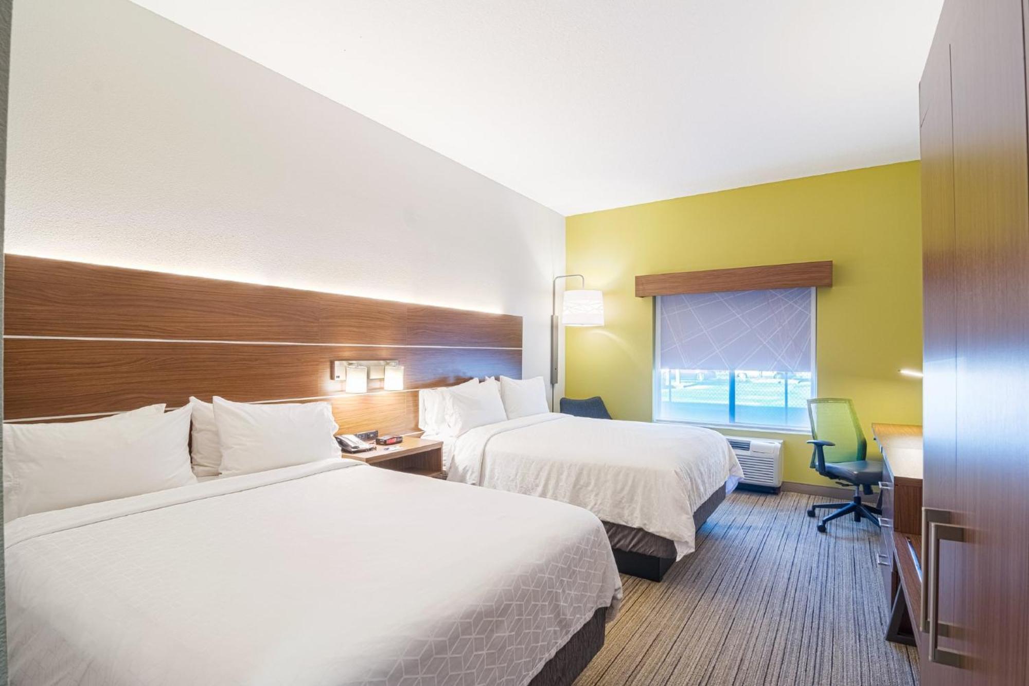 Holiday Inn Express Hotel & Suites Tampa-Usf-Busch Gardens By Ihg מראה חיצוני תמונה