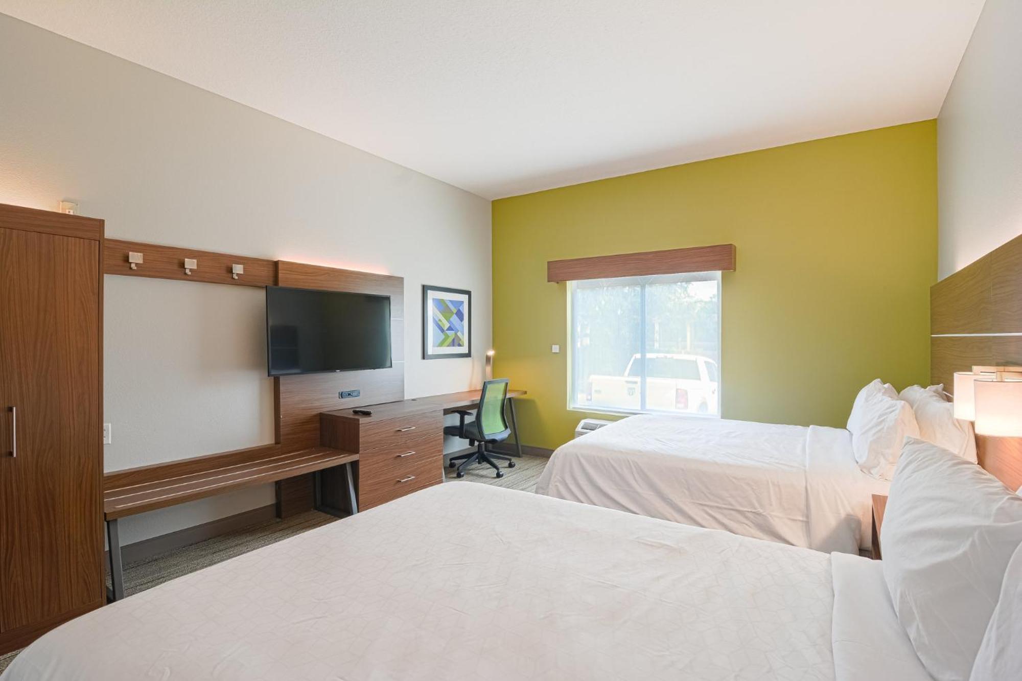 Holiday Inn Express Hotel & Suites Tampa-Usf-Busch Gardens By Ihg מראה חיצוני תמונה