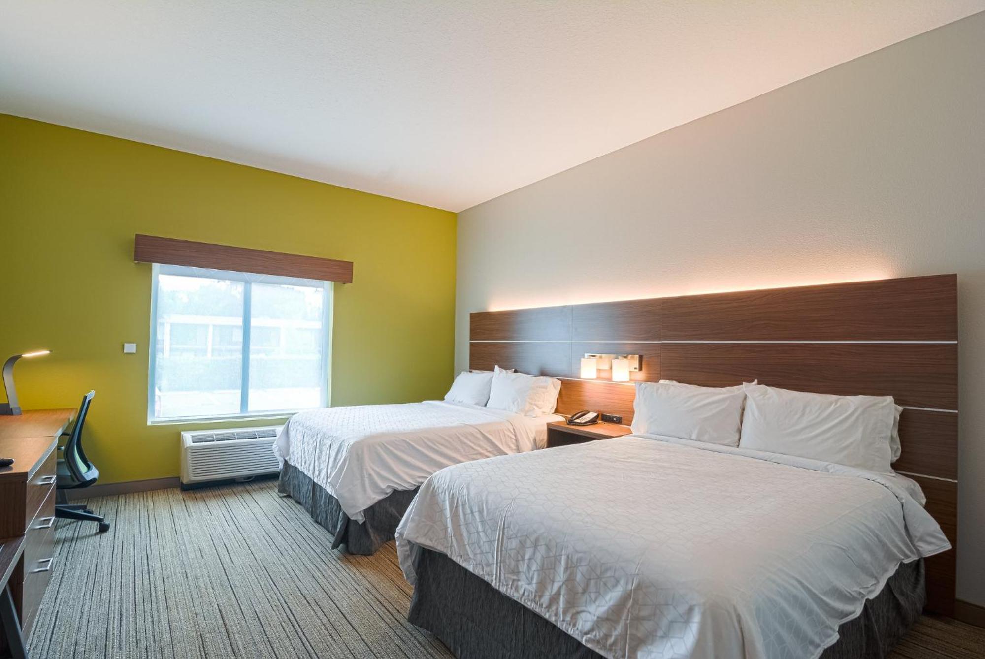 Holiday Inn Express Hotel & Suites Tampa-Usf-Busch Gardens By Ihg מראה חיצוני תמונה