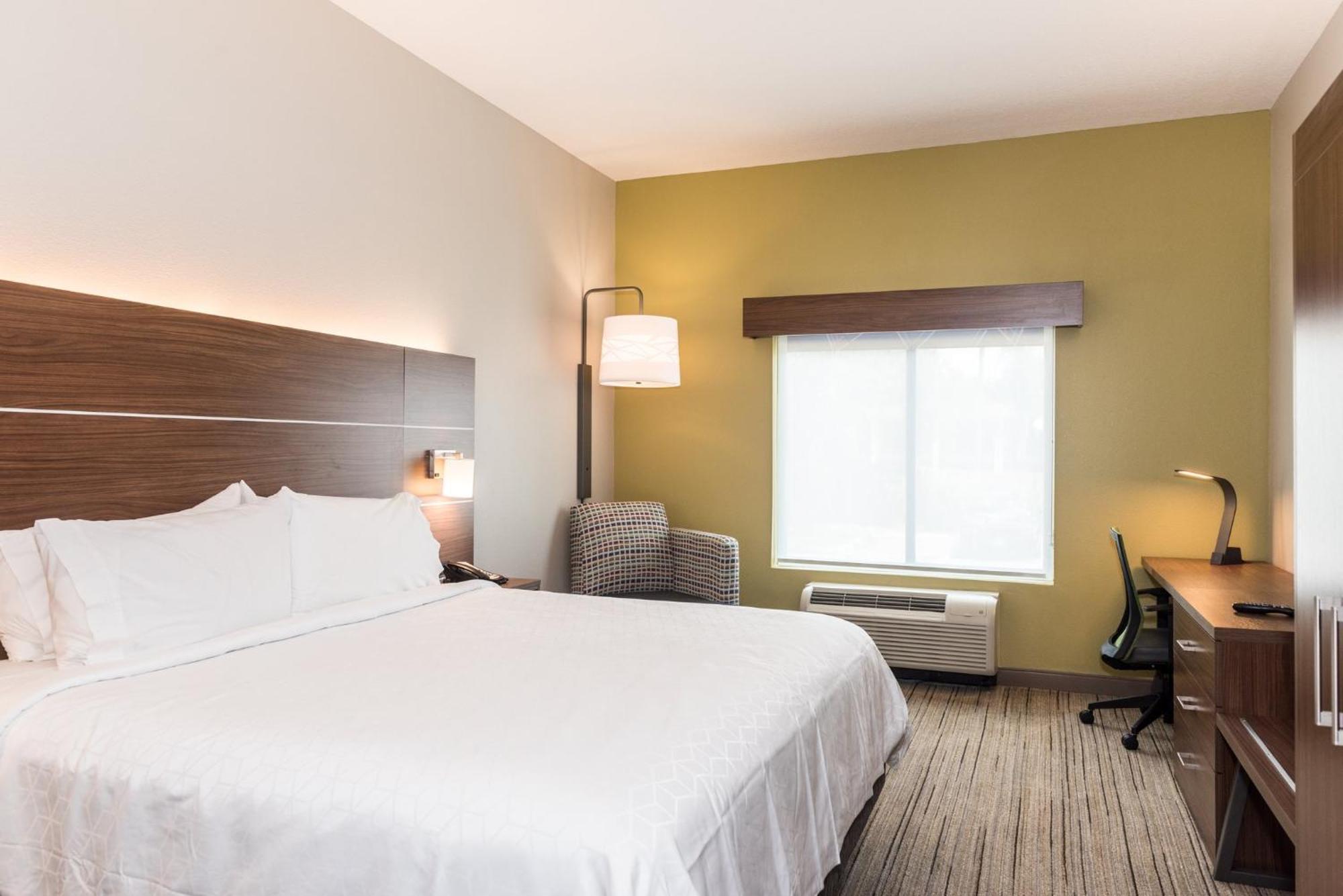 Holiday Inn Express Hotel & Suites Tampa-Usf-Busch Gardens By Ihg מראה חיצוני תמונה