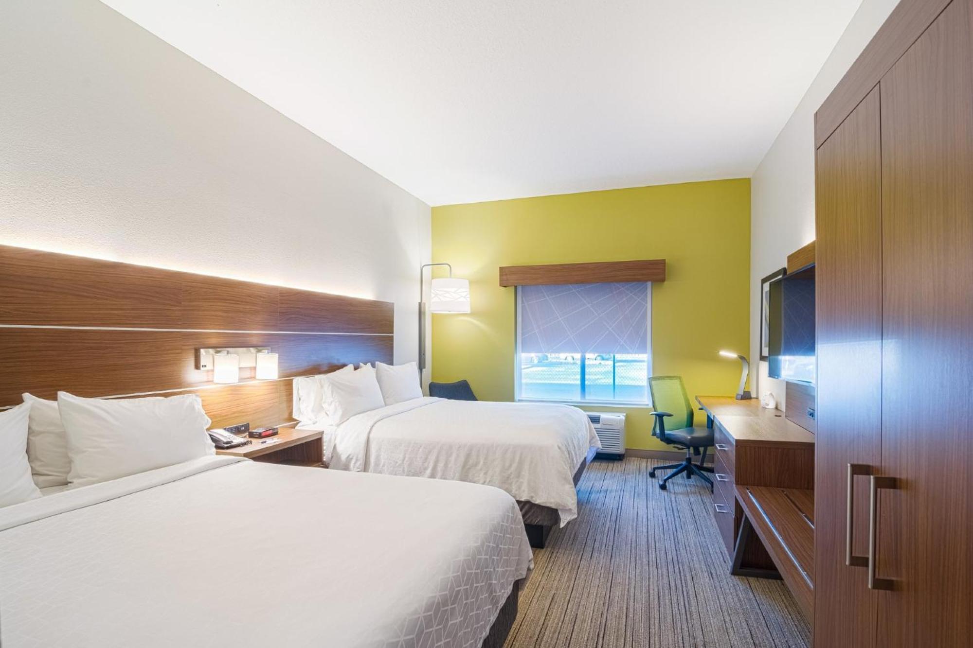 Holiday Inn Express Hotel & Suites Tampa-Usf-Busch Gardens By Ihg מראה חיצוני תמונה
