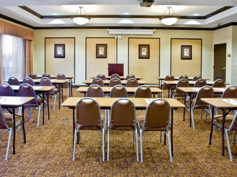 Holiday Inn Express Hotel & Suites Tampa-Usf-Busch Gardens By Ihg מראה חיצוני תמונה