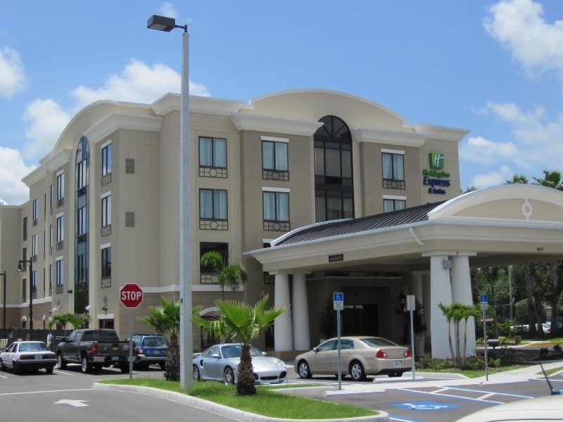 Holiday Inn Express Hotel & Suites Tampa-Usf-Busch Gardens By Ihg מראה חיצוני תמונה