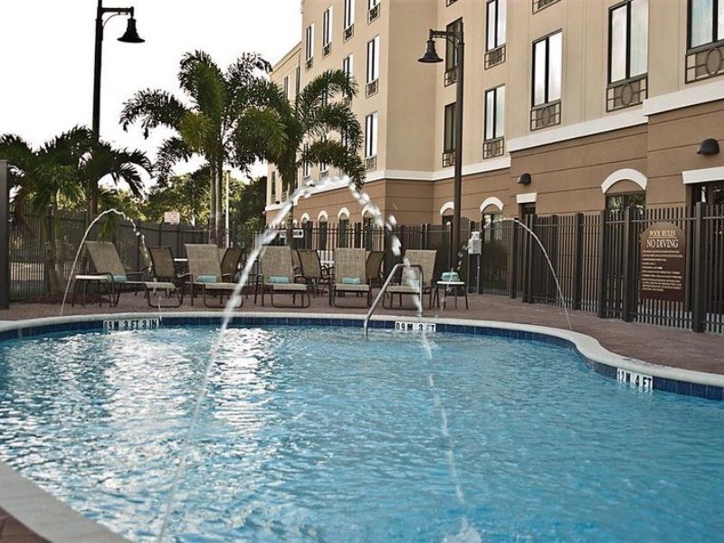 Holiday Inn Express Hotel & Suites Tampa-Usf-Busch Gardens By Ihg מראה חיצוני תמונה