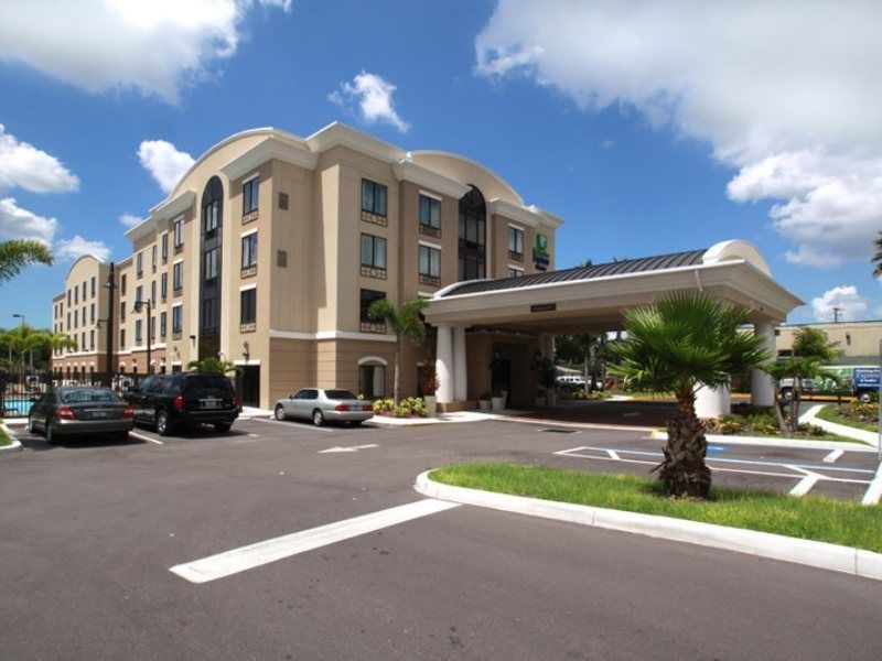 Holiday Inn Express Hotel & Suites Tampa-Usf-Busch Gardens By Ihg מראה חיצוני תמונה